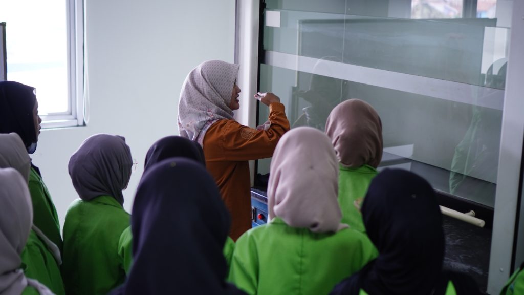 Tour Lab Politeknik Mitra Karya Mandiri di UPT Lab Terpadu UNISA Yogyakarta